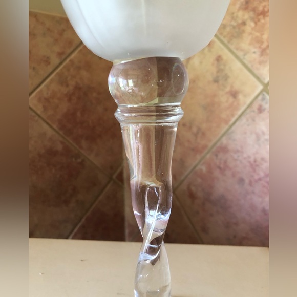 Retro Tulip Top Twisted Stem Glass Candle Holder - Picture 5 of 5